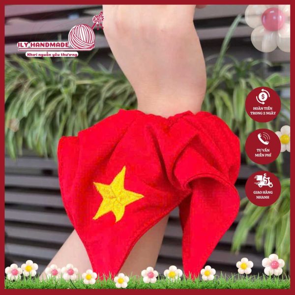 5 lý do bạn nên sở hữu Scrunchies đỏ sao vàng ngay hôm nay