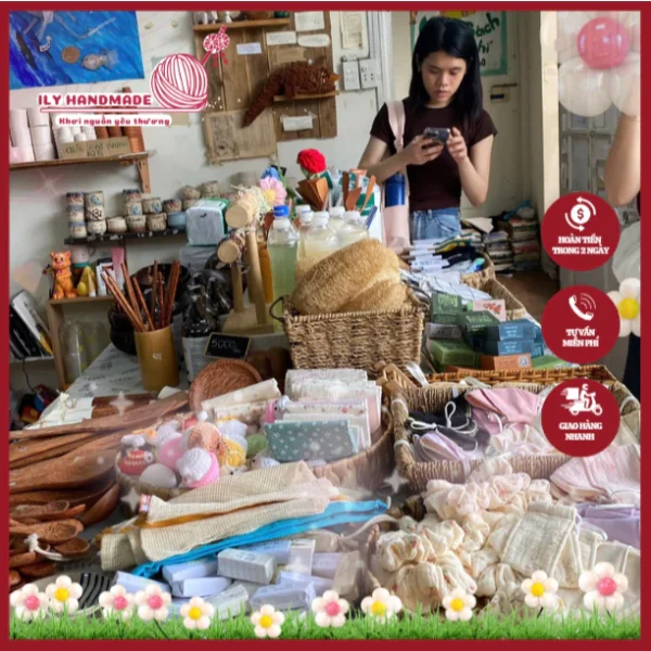 Móc Khóa Len Cờ Việt Nam Handmade - Ngôi Sao Vàng Trên Nền Đỏ
